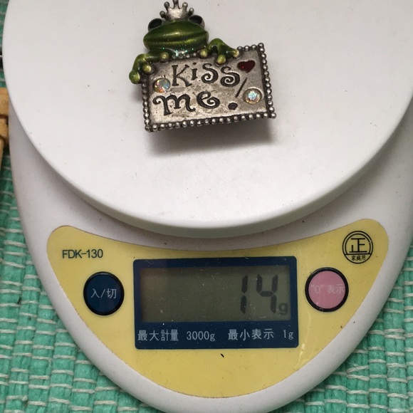 🖤Vtg Frog Prince pewter brooch - Picture 13 of 13